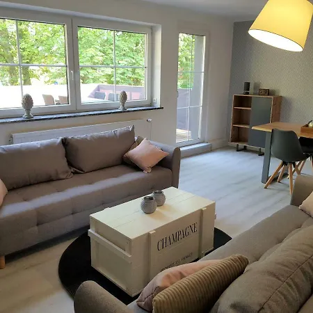 Grosse, Helle Ferienwohnung Mit 2 Balkonen Auf Dem Kastanienhof Oetzen In Der Lueneburger Heide *